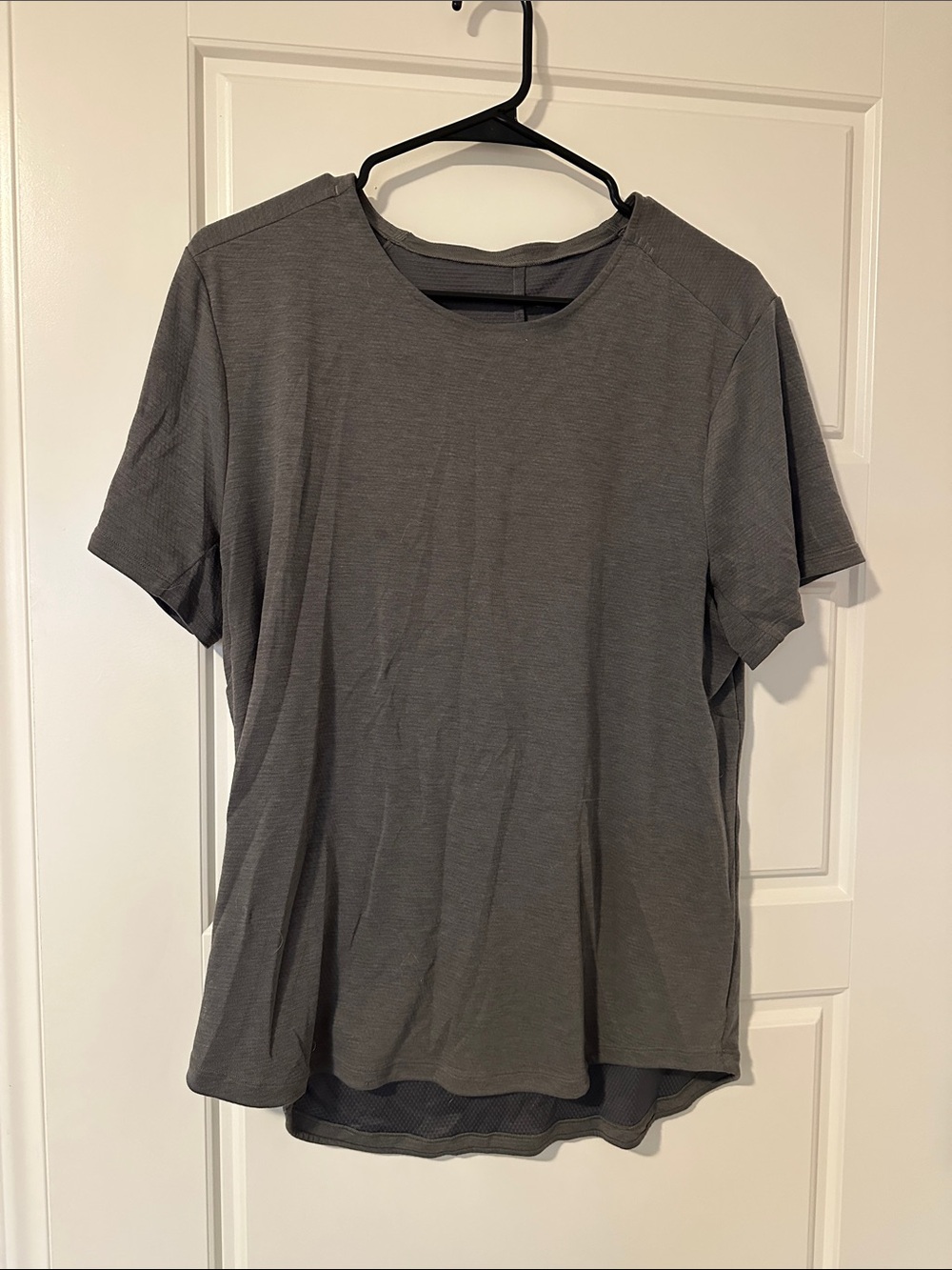 Men's Casual Short Sleeve Tee in Charcoal Gray/Green